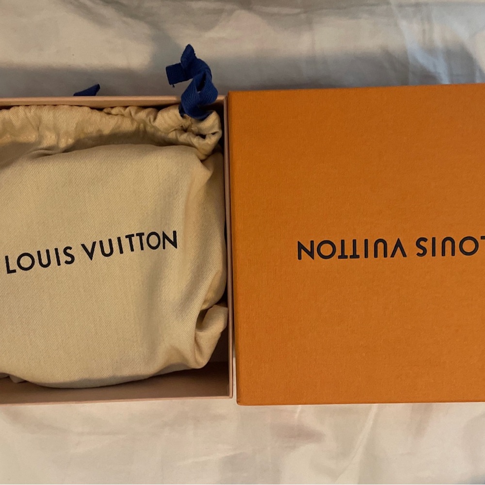Brand new Louis Vuitton men’s size 90 (36). Never worn - Picture 3 of 8